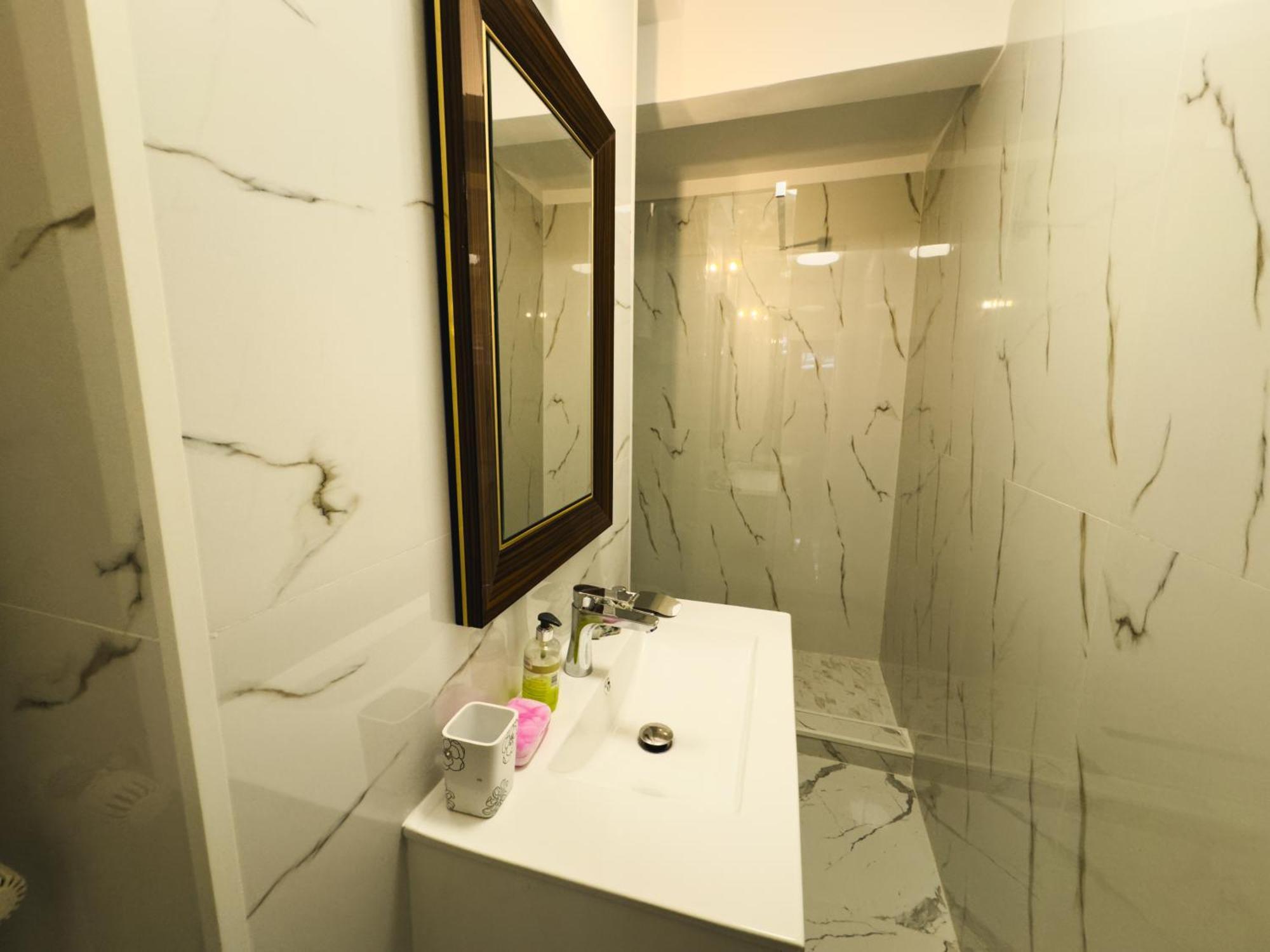 Loving Downtown Studio By Chr Luxury Property Bukarest Eksteriør billede